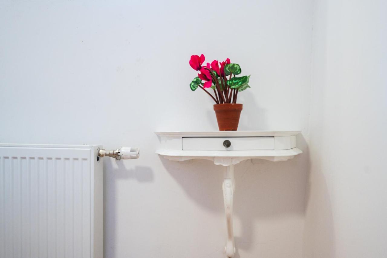Spacious And Bright 2Bdr Apartment In The Old Town SJJ Exteriör bild