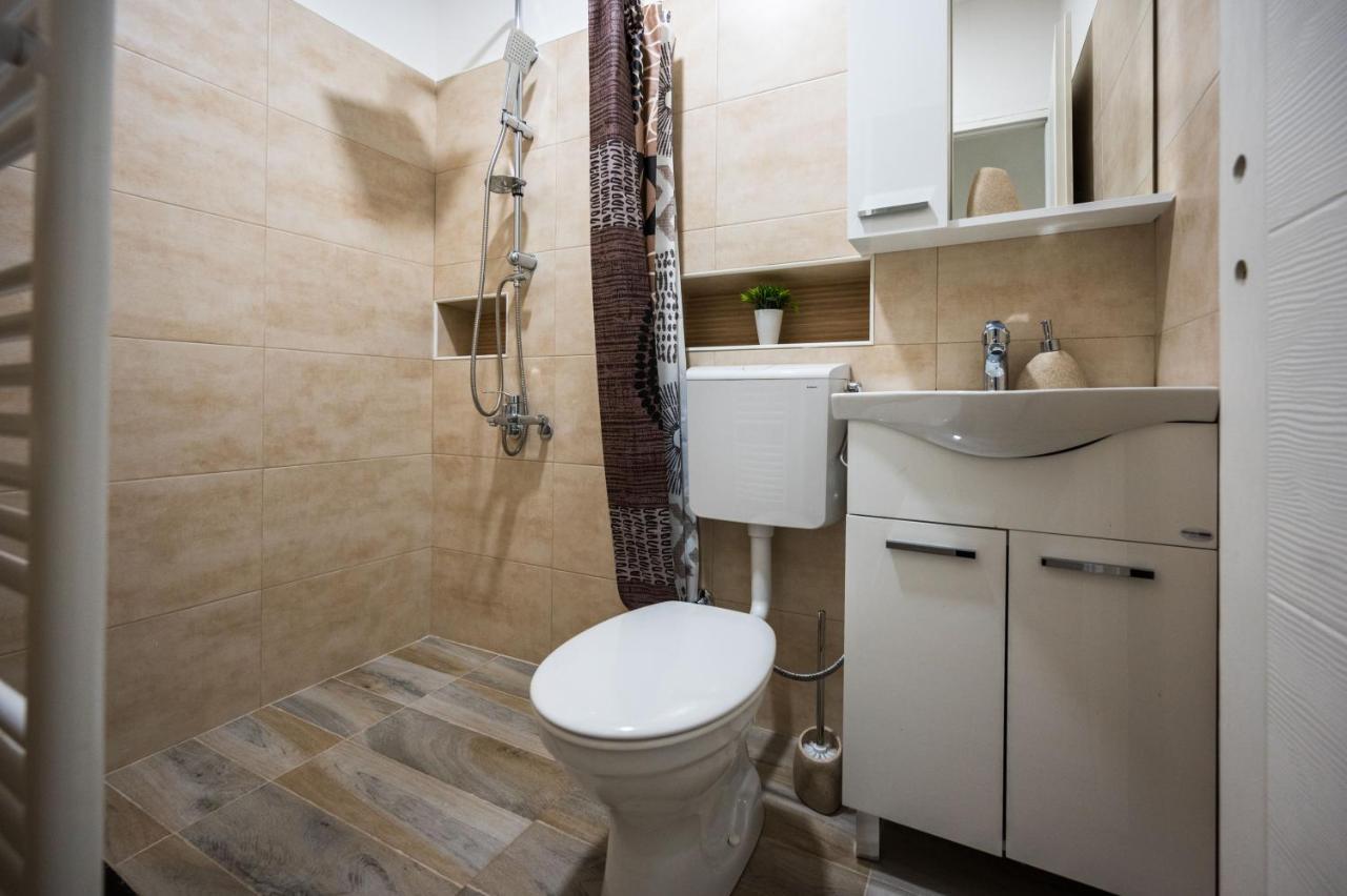 Spacious And Bright 2Bdr Apartment In The Old Town SJJ Exteriör bild